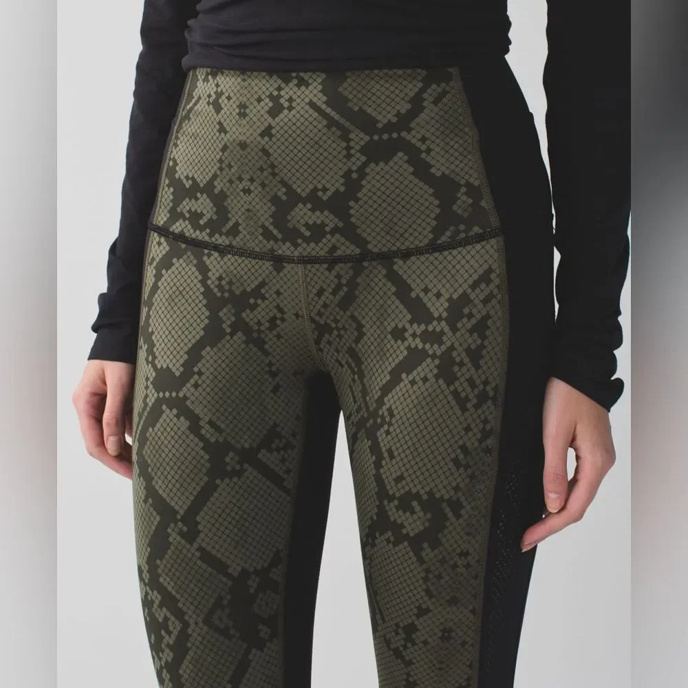 RARE EUC Lululemon Beyond Boundaries Pant Snake Print Leggings size 6 - Picture 2 of 8
